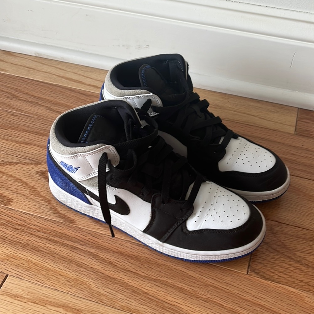 Brand new Nike athletic cool sneakers worn maybe once or twice by teen